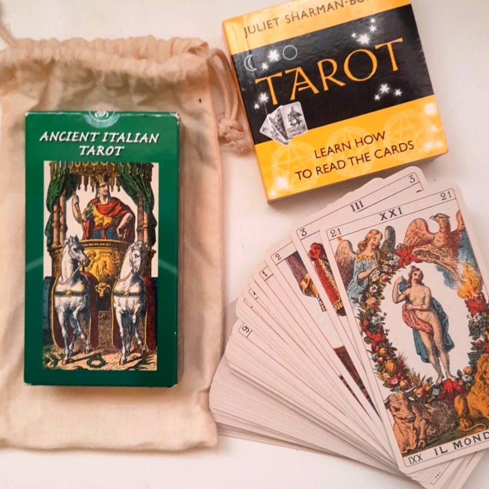 Ancient Italian Tarot deck + Guide book